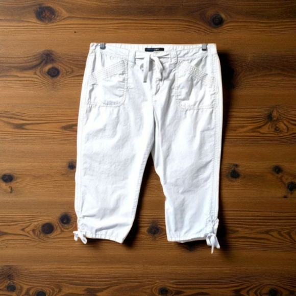 FRENCH CUFF Women's white Tie-โUpโCapris - Picture 10 of 13